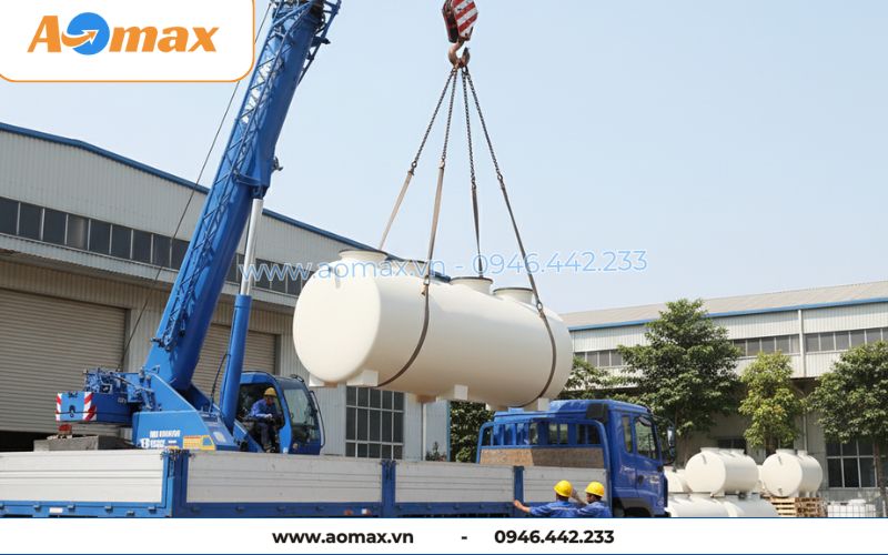 Vận chuyển hệ thống xử lý nước thải tại chỗ 4m3 AOmax Jokaso lên xe.
