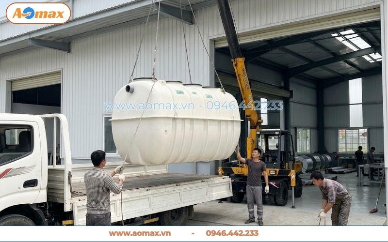 Vận chuyển bể tự hoại Composite 4m3 cho khách hàng