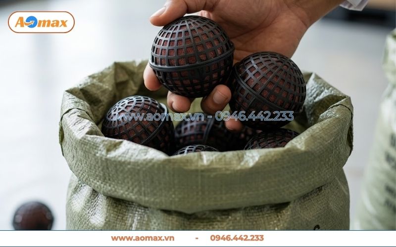 AOmax cung cấp giá thể vi sinh dạng cầu D100 màu đen giá tốt không qua trung gian.