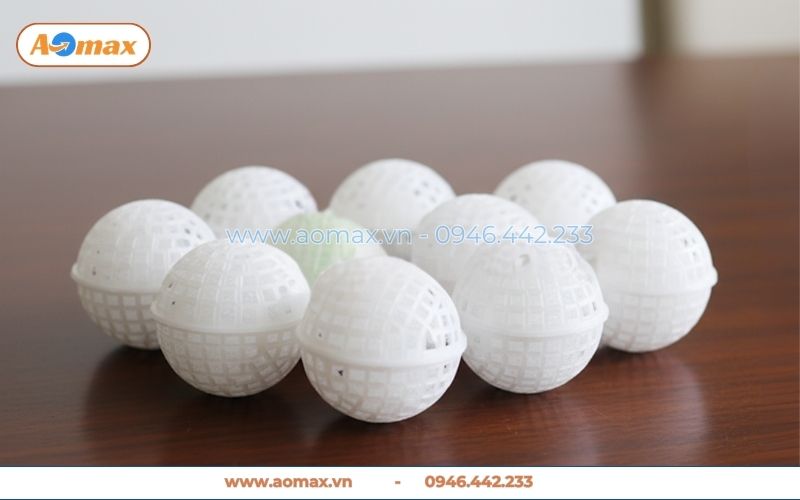 Hình ảnh thực tế giá thể vi sinh dạng cầu D100 màu trắng.