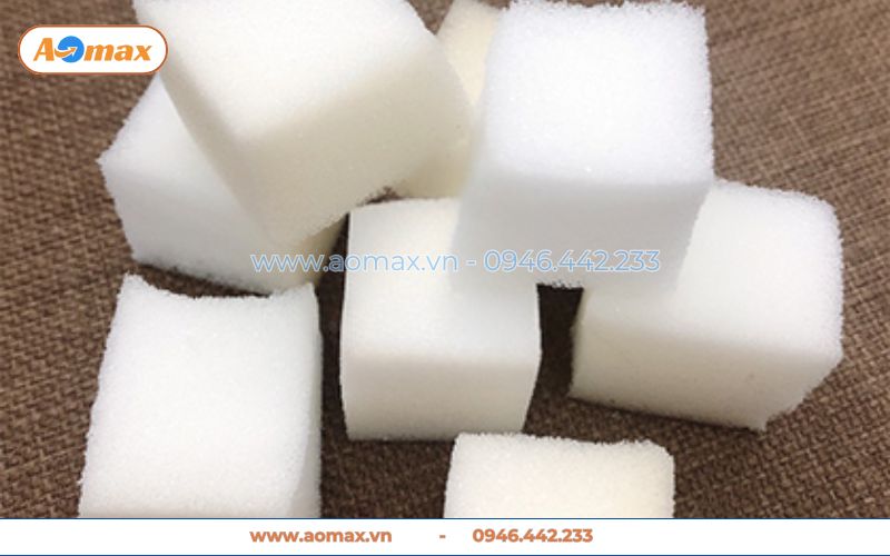 Cận cảnh giá thể vi sinh dạng mút xốp màu trắng