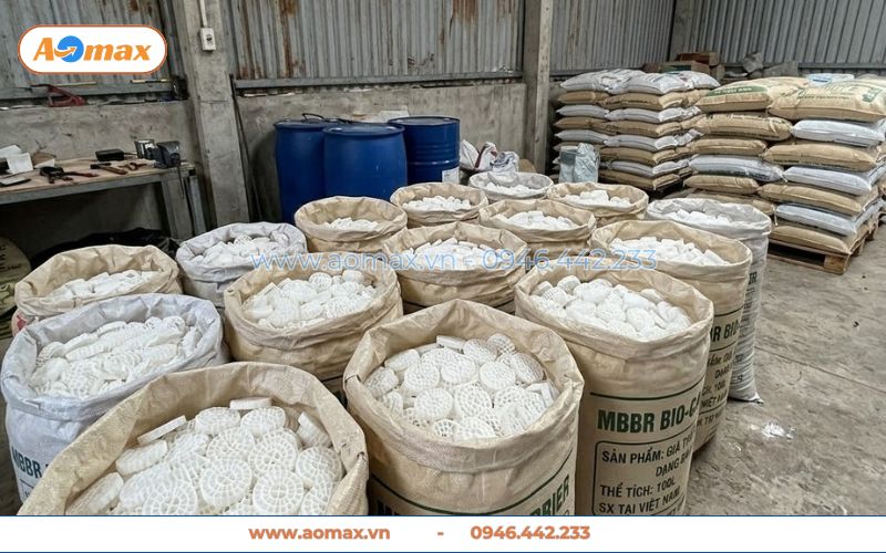 Kho lưu trữ hàng ngàn khối giá thể vi sinh MBBR có sẵn.