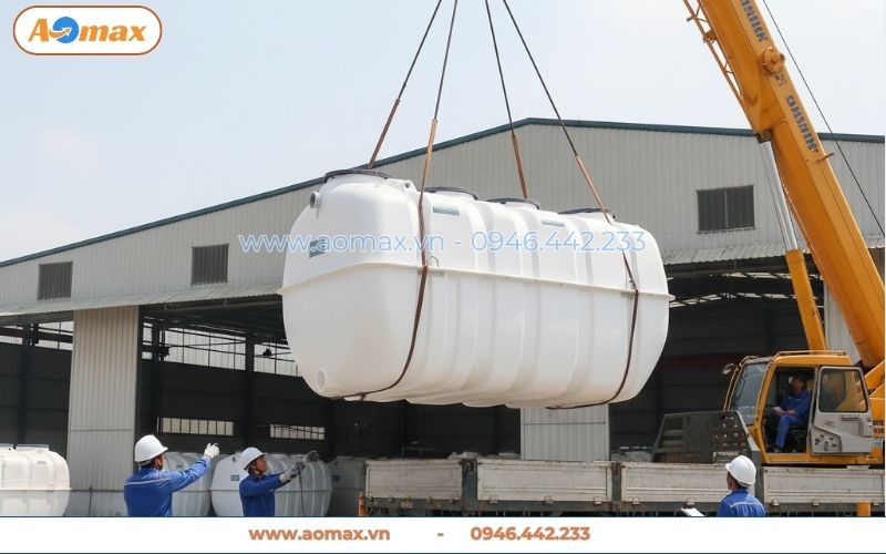 Cẩu hệ thống xử lý nước thải 4m3 đi giao.