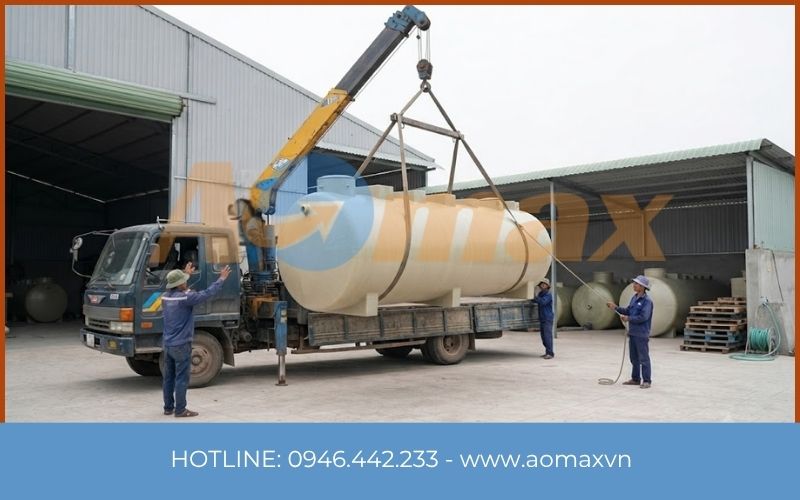 Công nhân thi công hệ thống xử lý nước thải sinh hoạt chung cư AOmax