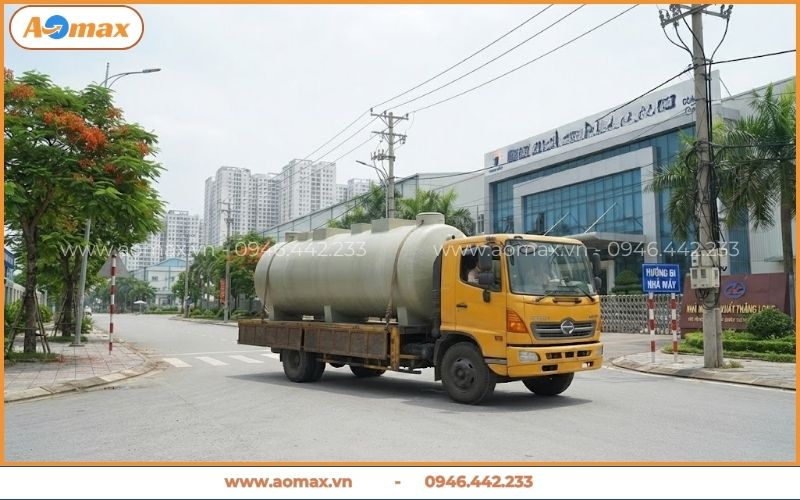 Xe vận chuyển thiết bị xử lý nước thải Hà Nội đến công trình