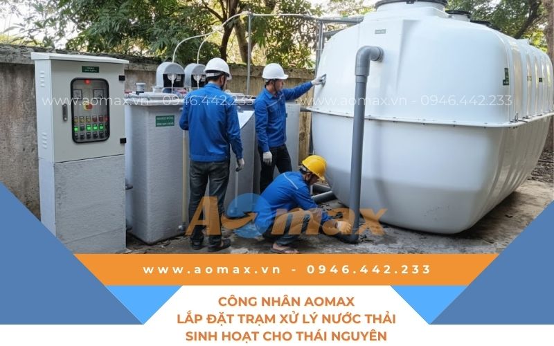 Công nhân AOmax lắp đặt trạm xử lý nước thải sinh hoạt.